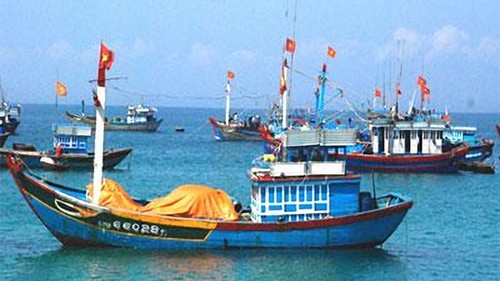 Quang Ngai fishermen introduced to the Law of the Sea - ảnh 1